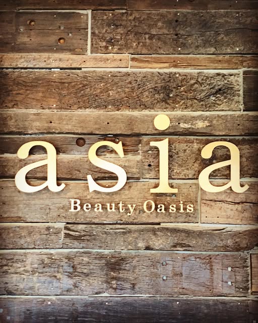 Instagram投稿:店内ロゴサイン